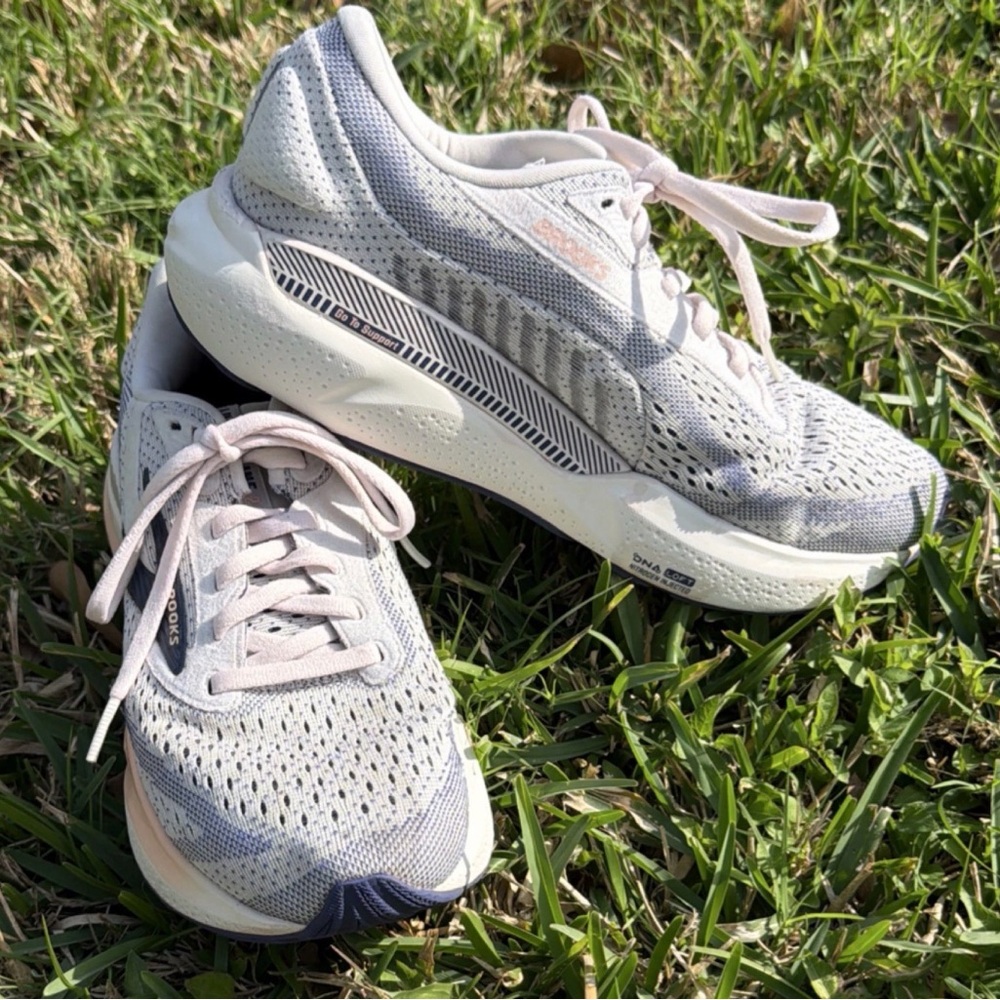 Women's Athletic Running Shoes - Light Gray